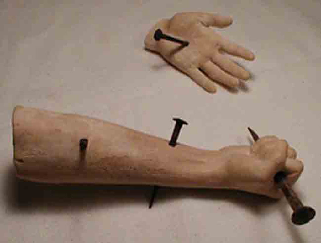 Braccio e mano - Opera di Lorenzo Lazzari