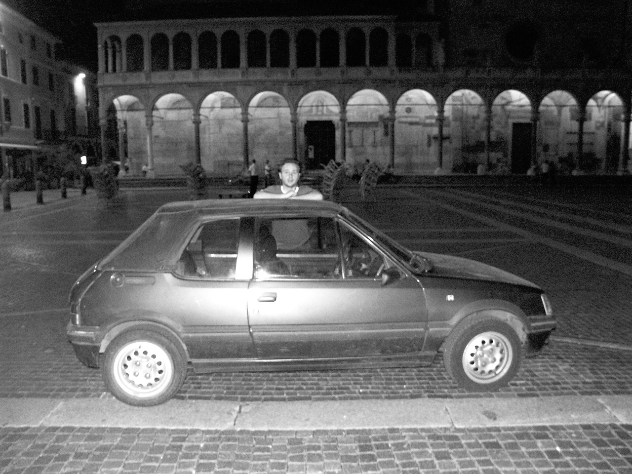 Il furgone di tapirulan è pronto per essere caricato dallo Zino