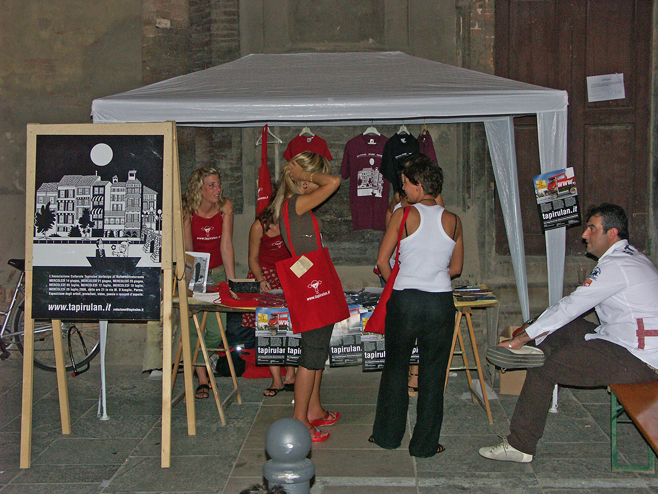 Lo stand di Tapirulan al Dulcamara