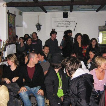 Comincia a riempirsi