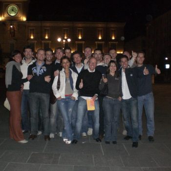 Un gruppo di turisti esporta cyclette chissà dove...