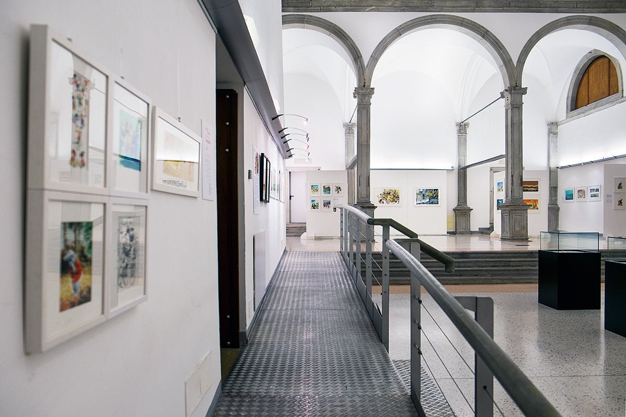 Allestimento mostra di Tony Wolf a Cividale del Friuli