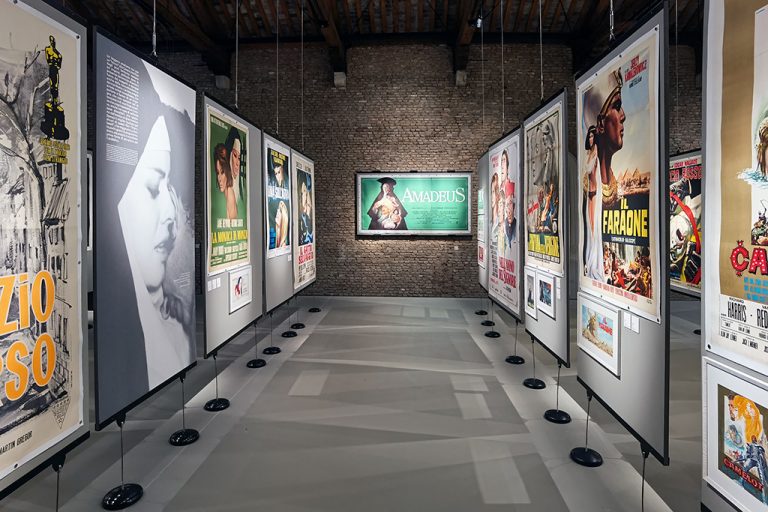 L'allestimento della mostra a Santa Margherita