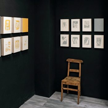 Allestimento della mostra Stay at home a La galleria del libro