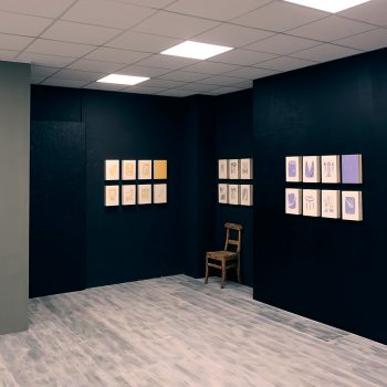 Allestimento della mostra Stay at home a La galleria del libro