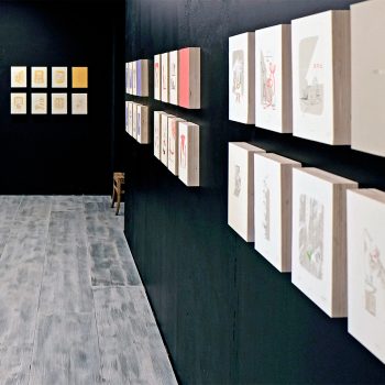 Allestimento della mostra Stay at home a La galleria del libro